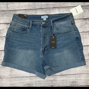 NWT Forever 21 Jean Shorts Plus Size Curved | Size 32